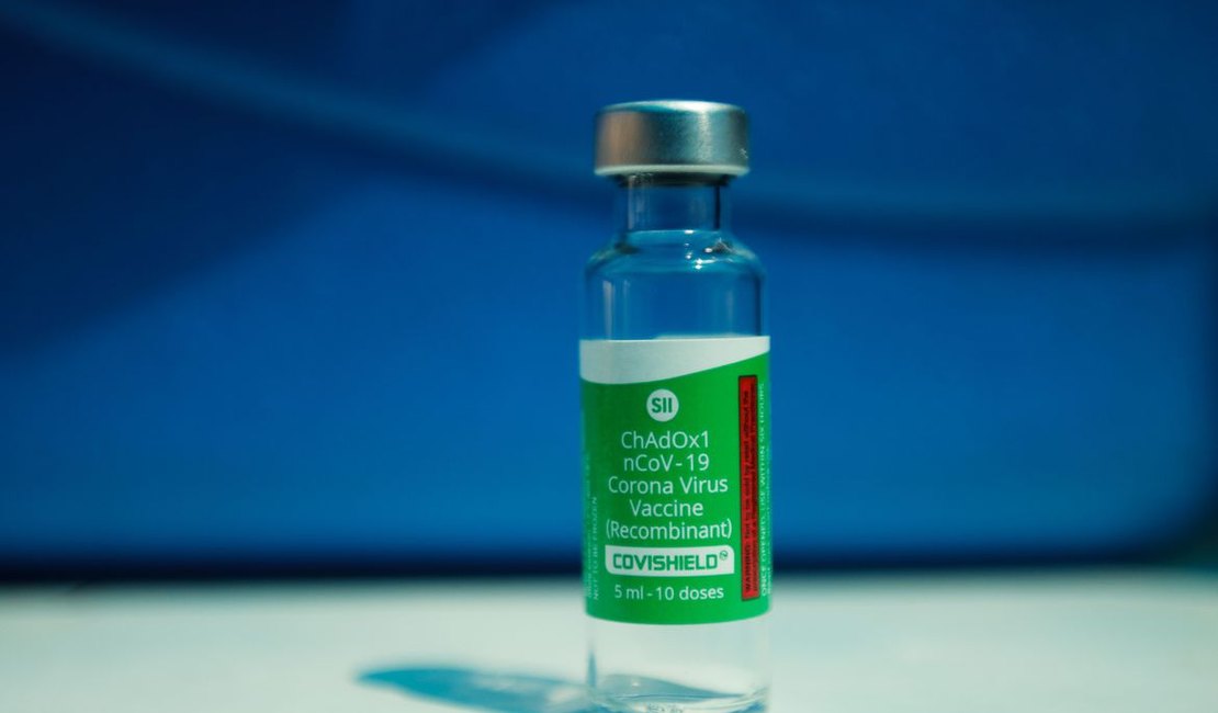 Vacina de Oxford é 79% eficaz contra casos sintomáticos da Covid-19