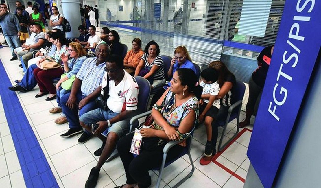 Governo quer antecipar até três anos de saque do FGTS para concessão de crédito