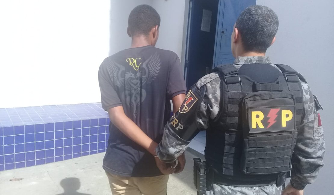 Homem é preso com maconha prensada no Benedito Bentes