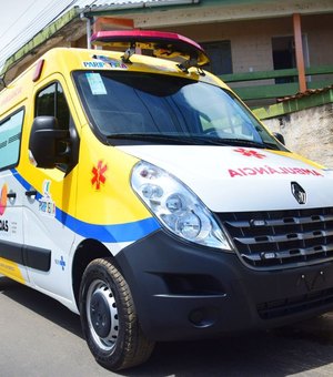 Deputada Cibele Moura faz entrega de ambulância a Paripueira