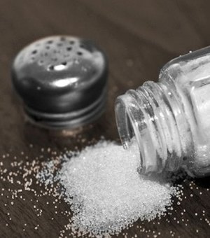 Brasileiro consome quase o dobro de sal recomendado pela OMS