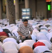Arábia Saudita tem atentados suicidas perto de mesquitas no fim do Ramadã