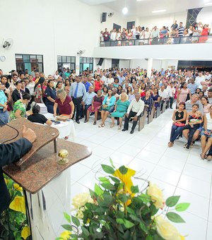 Casamento coletivo oficializa a união de 331 casais no Benedito Bentes