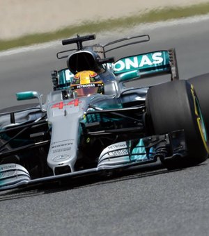 Hamilton vence na Espanha e cola em Vettel no campeonato