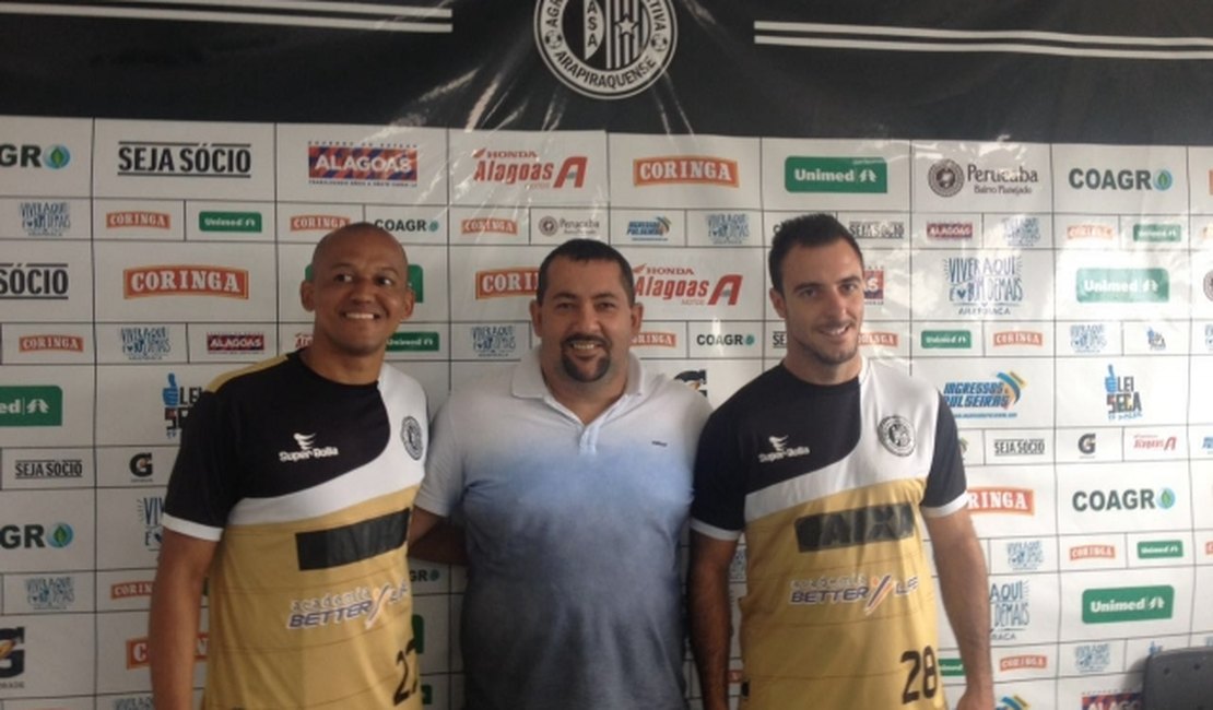 Max Carrasco e Reinaldo Alagoano são apresentados oficialmente como reforços para a série C