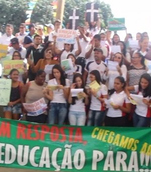 Estudantes e professores fazem manifestação no centro de Arapiraca