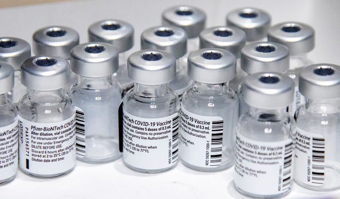 Brasil recebe terceiro lote de vacinas da Pfizer na semana