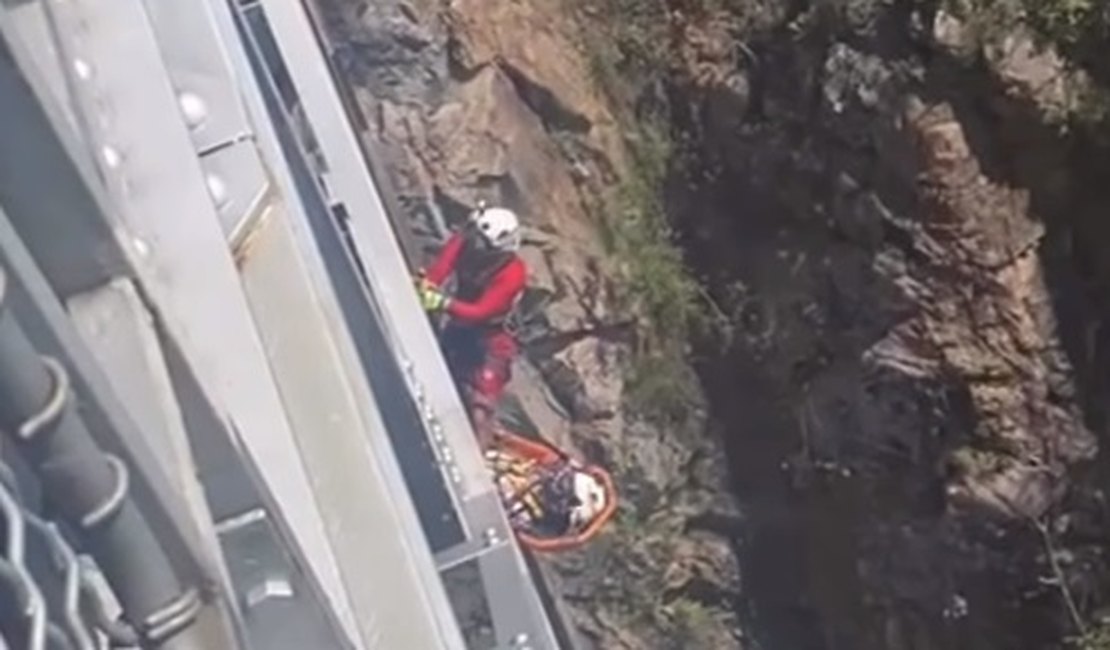 Homem cai de ponte entre Paulo Afonso e Delmiro Gouveia e é resgatado com vida pelos bombeiros