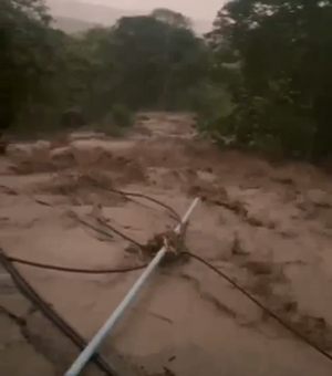 [Vídeo] Chuvas provocam transbordamento de rios e famílias ficam desalojadas