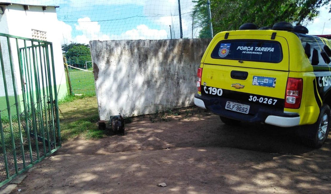 Homem é executado dentro de campo de futebol em Arapiraca