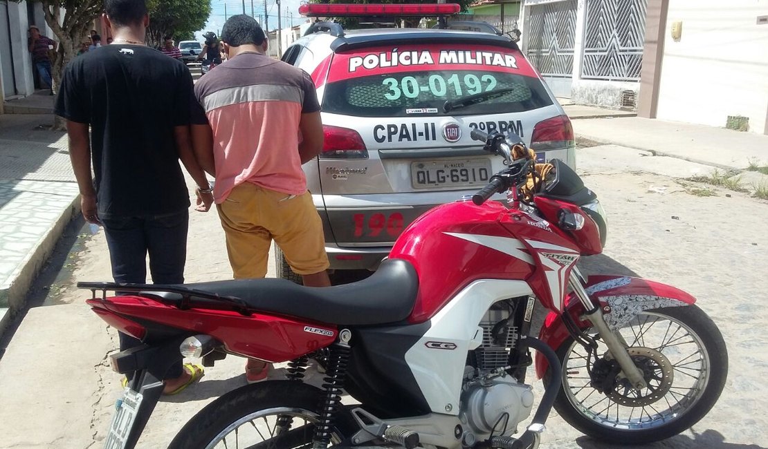 Polícia aborda e prende criminosos por circular em moto roubada em Arapiraca