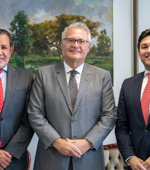 Rodrigo Valença encontra Senador Renan Calheiros em Brasília
