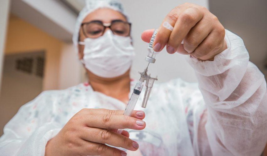 Trabalhadores da saúde registram baixa procura por dose adicional contra a Covid-19