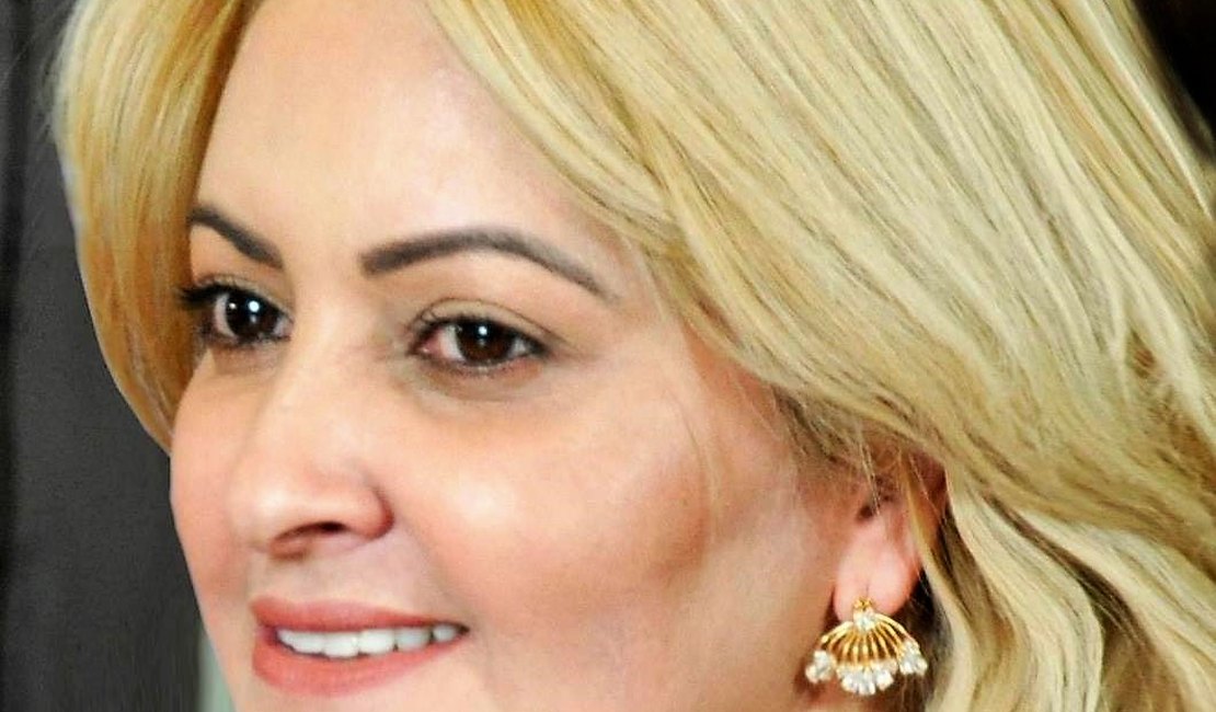 Prefeita é presa sob acusação de envolvimento em morte de jornalista