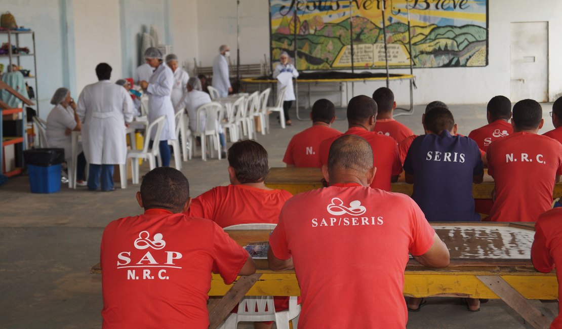  Perícia Oficial de Alagoas coleta de material genético de condenados em Maceió