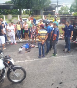Motoqueiro morre atropelado por caminhão na Avenida Durval de Góes Monteiro