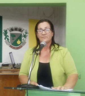 [Vídeo] 'Cida do Bolo' fala na Câmara sobre afastamento arbitrário