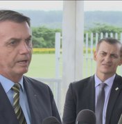 Após criticar isolamento, Jair Bolsonaro amplia lista de serviços essenciais