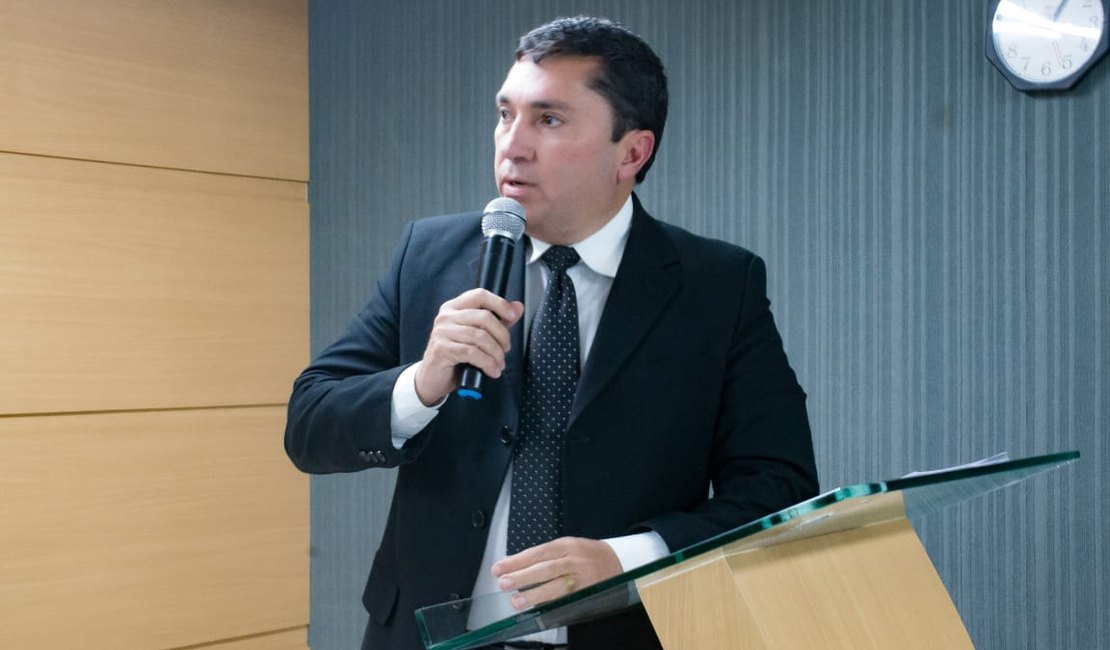 Vereador Rogério Nezinho repudia atitude do prefeito Teófilo em não receber agentes de trânsito para reunião