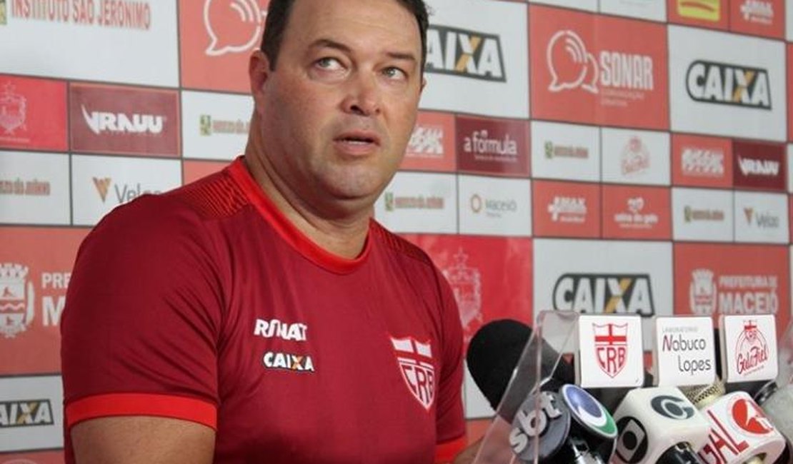 Sem chances de acesso, Roberto Fernandes fala em avaliação de jogadores do CRB