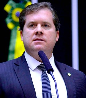  Marx Beltrão faz critica a ministro e pede CPI sobre manchas de óleo nas praias nordestinas