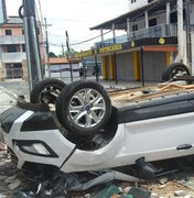 Manobrista confunde pedais de carro, derruba parede de estacionamento e veículo cai de altura de 10 metros