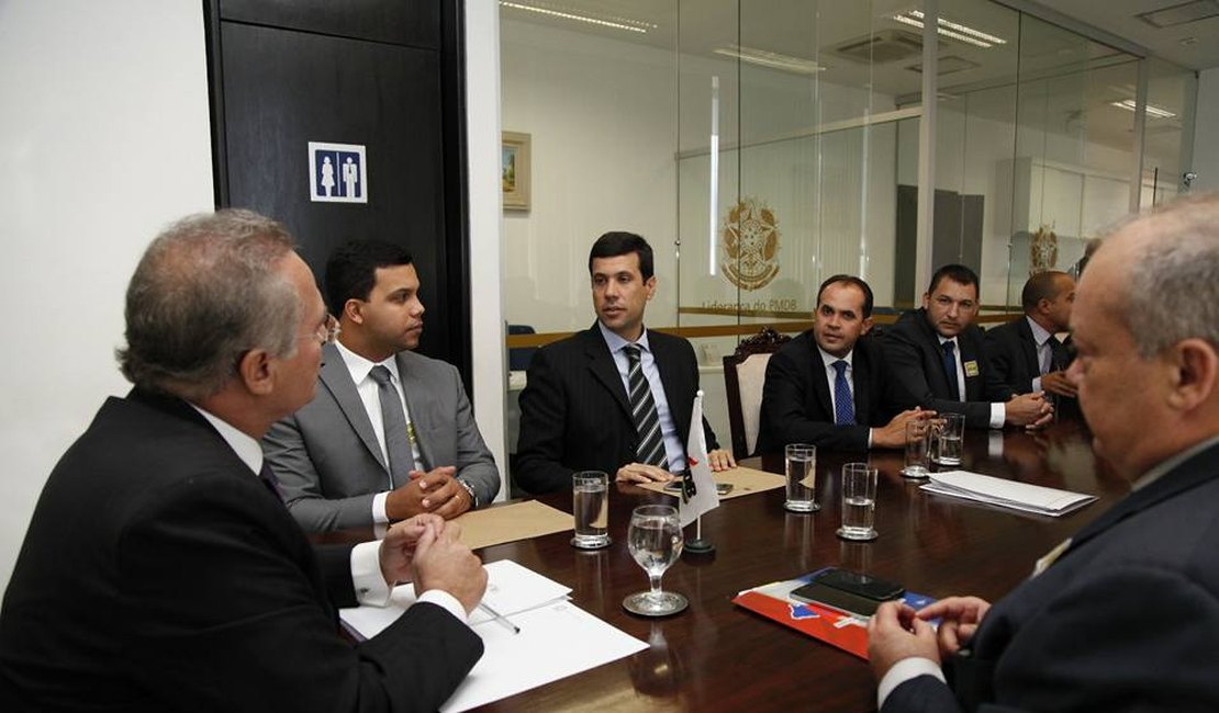 Renan recebe prefeitos em Brasília e anuncia vinda de ministros a Alagoas