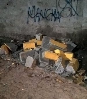 Vândalos retiram sinalização recém-implantada pela prefeitura na parte baixa de Maceió