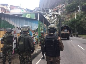 Militares e policiais federais fazem operação na Rocinha pela 1ª vez desde início da intervenção