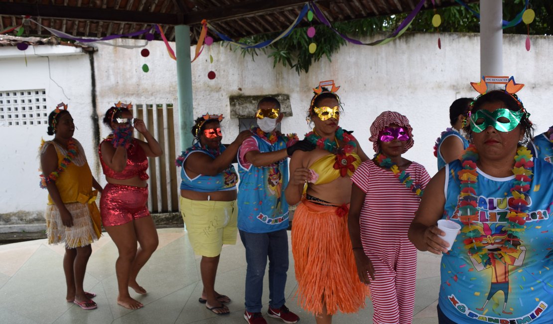 Portugal Ramalho faz bloquinho de carnaval como forma de terapia para pacientes