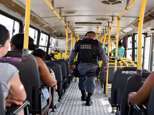 Criminosos armados assaltam ônibus da São Francisco, em Maceió