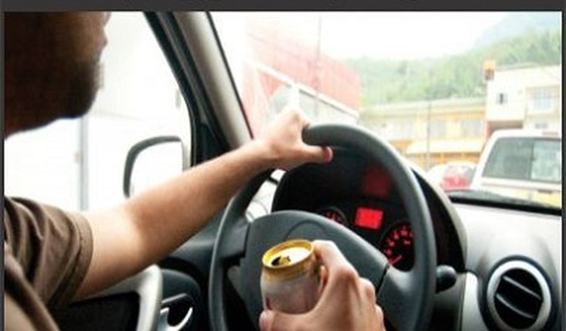 Após fazer zigue-zague, motorista é preso com sinais de embriaguez 