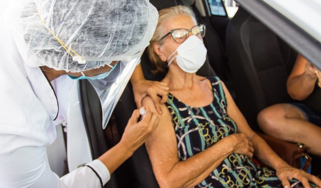 “Vacinação vai continuar no final de semana”, diz coordenador do enfrentamento à Covid-19
