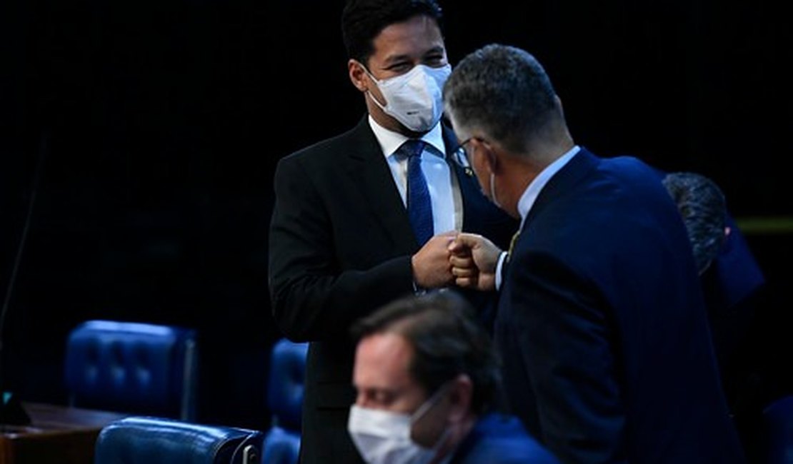 Senador apresenta projeto para reduzir de 30 para 7 dias o prazo de registro de imóveis em cartório
