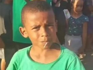 Sepultamento do menino morto por bala perdida em Arapiraca causa comoção