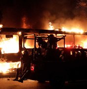 Quinze ônibus e 10 carros são incendiados após morte de homem por PM