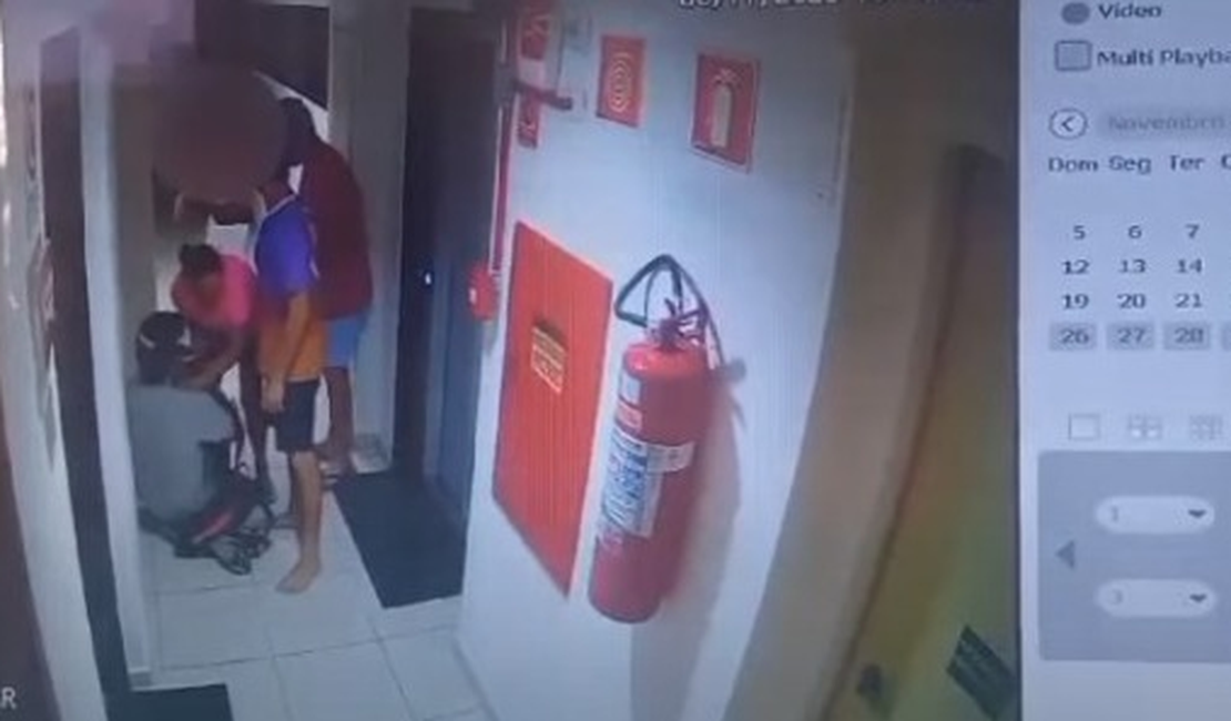 Câmera de segurança registra pitbull atacando uma criança na Jatiúca