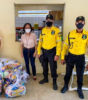 SMTT doa uma tonelada de alimentos para abrigos de Arapiraca
