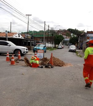 Após reclamação da população, buraco é reparado no bairro da Mangabeiras