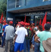 Trabalhadores Sem Terra ocupam Prefeitura de Teotônio Vilela