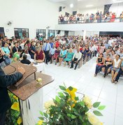 Casamento coletivo oficializa a união de 331 casais no Benedito Bentes