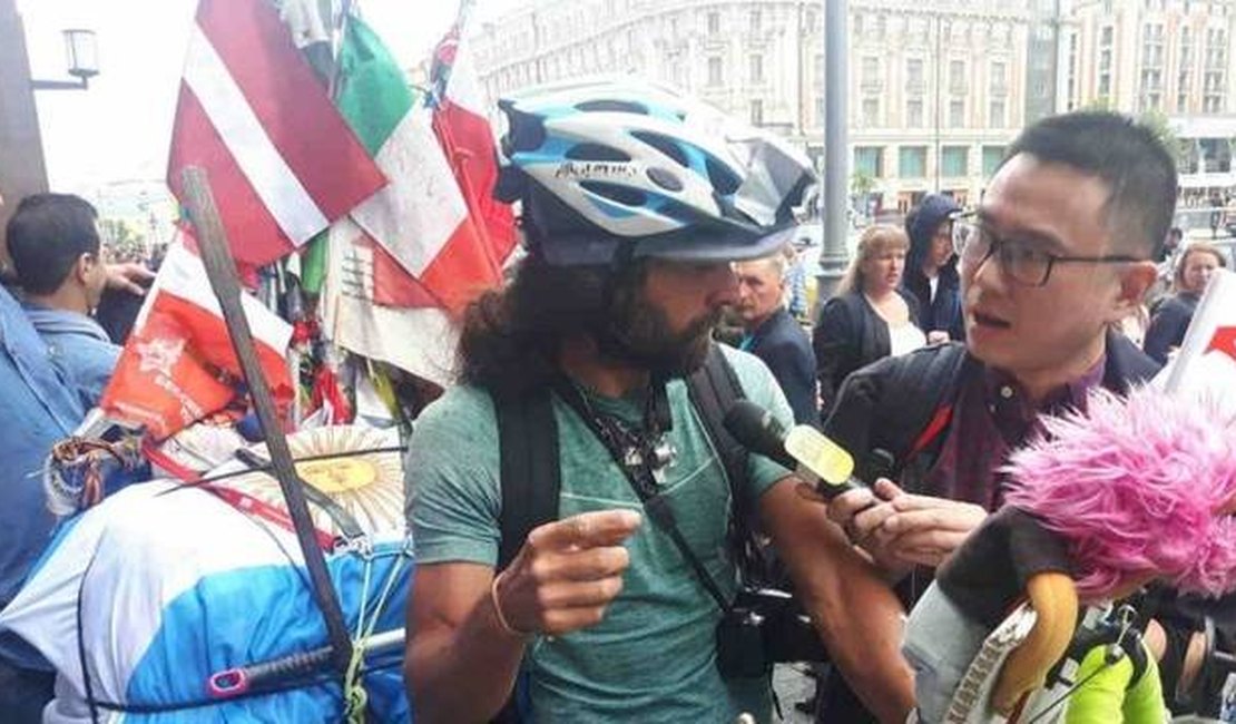 Argentino dá a volta ao mundo de bicicleta e chega em Moscou