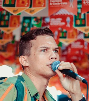 Jovem cantor de Maragogi se apresenta no São João de Caruaru
