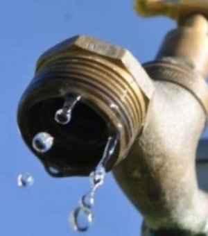 Casal paralisa elevatória para consertar vazamentos em rede de água