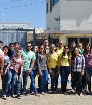 Estudantes do curso de Direito da Uneal visitam o Presídio do Agreste