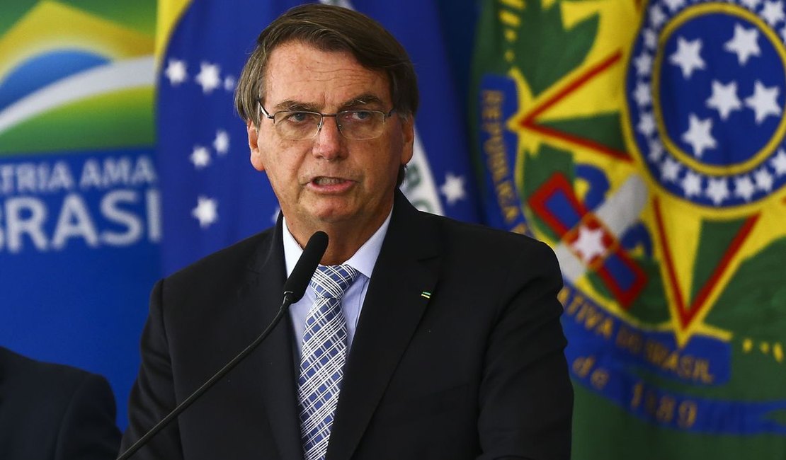Rejeição de gestão de Bolsonaro na pandemia bate recorde e vai a 54%
