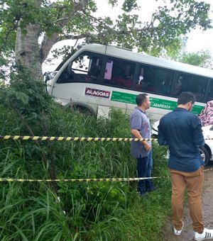 Colisão entre carro e ônibus deixa uma pessoa morta e outra gravemente ferida