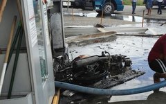 Moto explode e prova incêndio em Posto de combustíveis em Alagoas