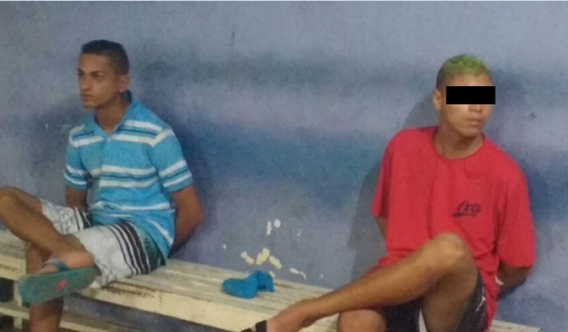 Dupla é detida por guardas municipais com armas, celular, drogas e dinheiro