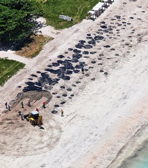 Óleo aparece em mais praias no RJ e ministro fala em “fazer de tudo” para minimizar desastre